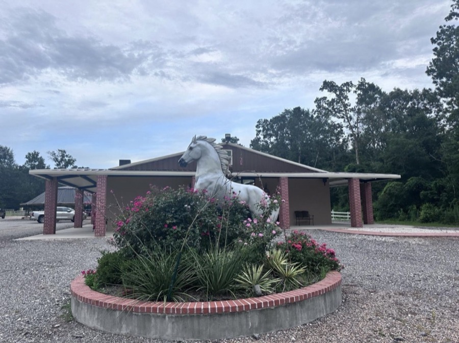 Inspira Ranch Salón building entrance
